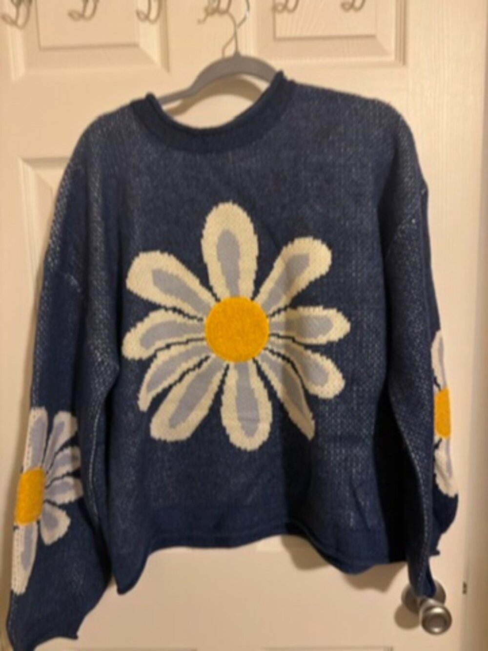 Mello Los Angeles Daisy Sweater Size L NWOT Blue Floral